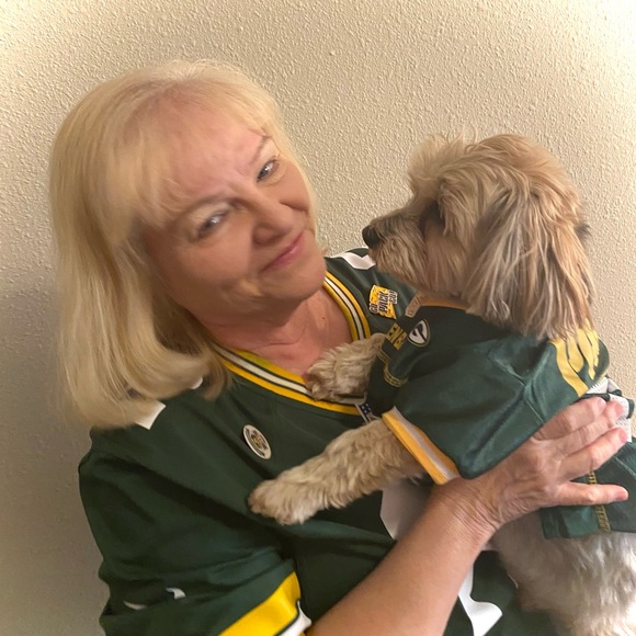 Meet your Posher, Laurie - Picture 3 of 3